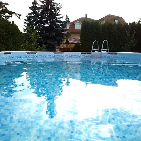 Aniko Apartmanhaz Balatonfoldvar Bagian luar foto