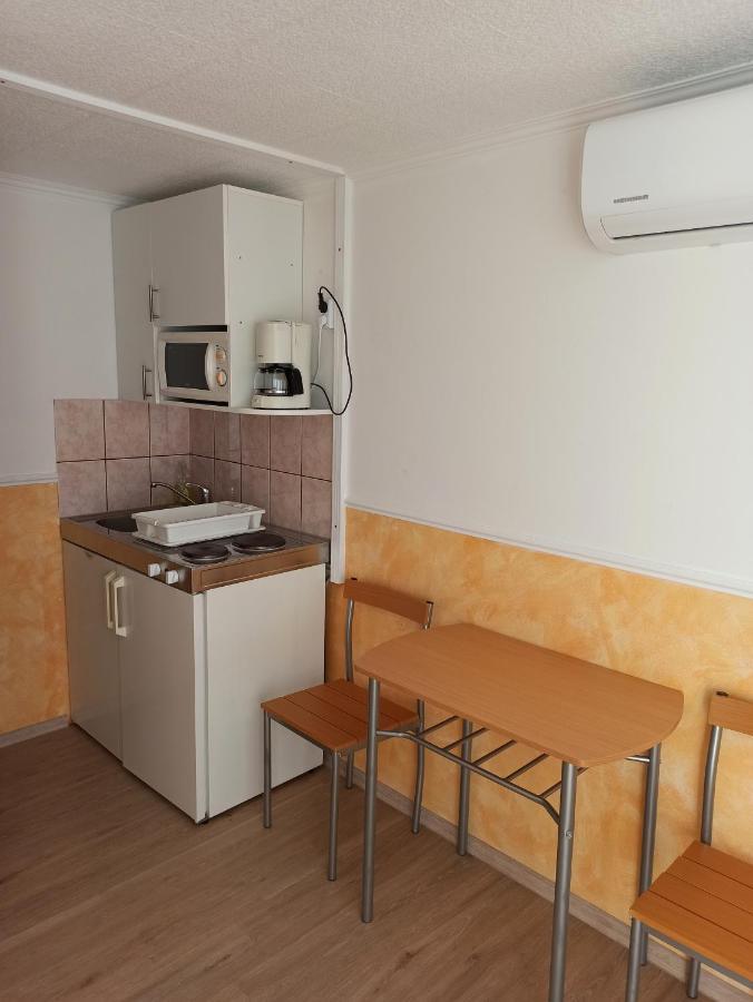 Aniko Apartmanhaz Balatonfoldvar Bagian luar foto