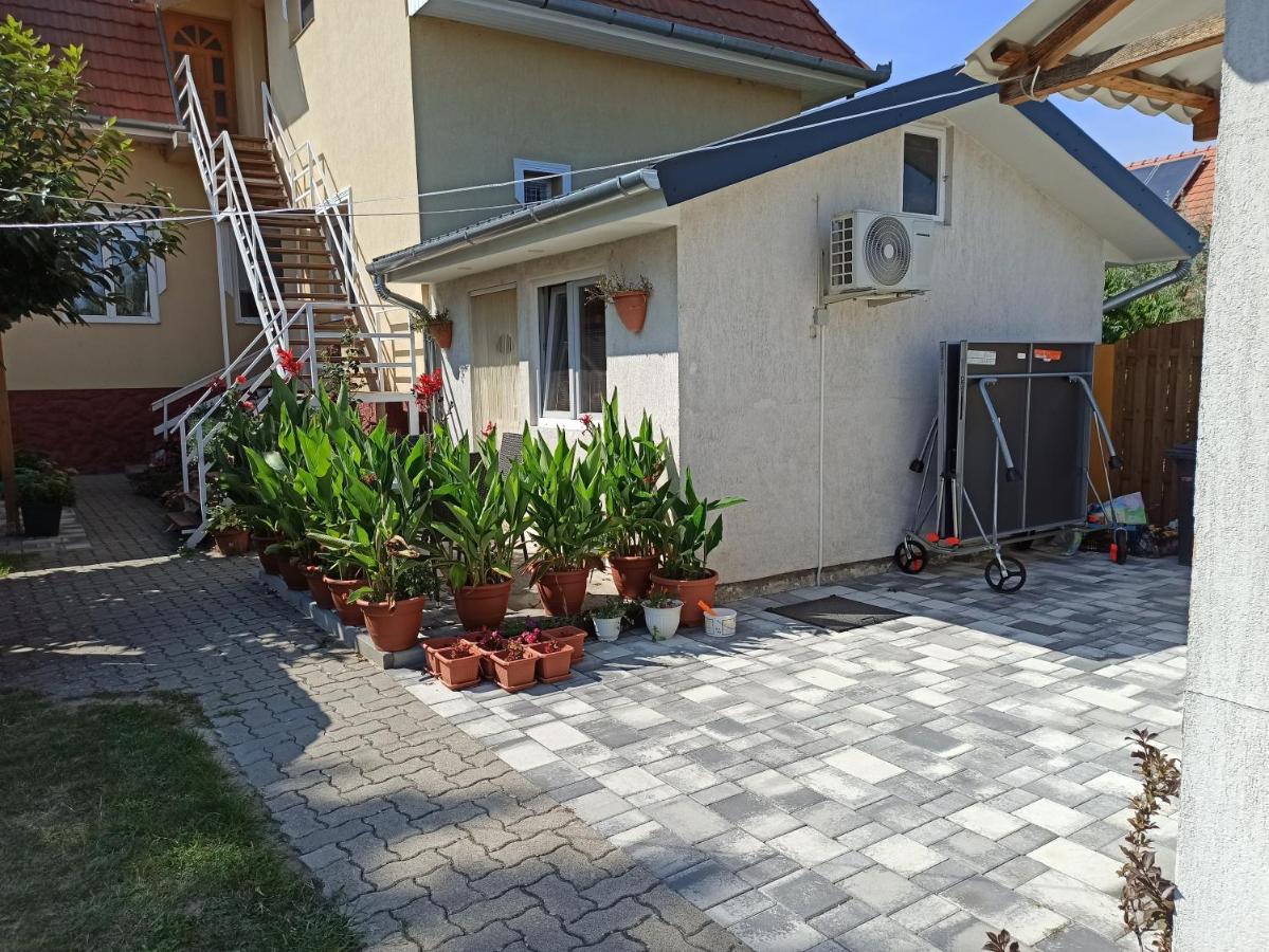 Aniko Apartmanhaz Balatonfoldvar Bagian luar foto