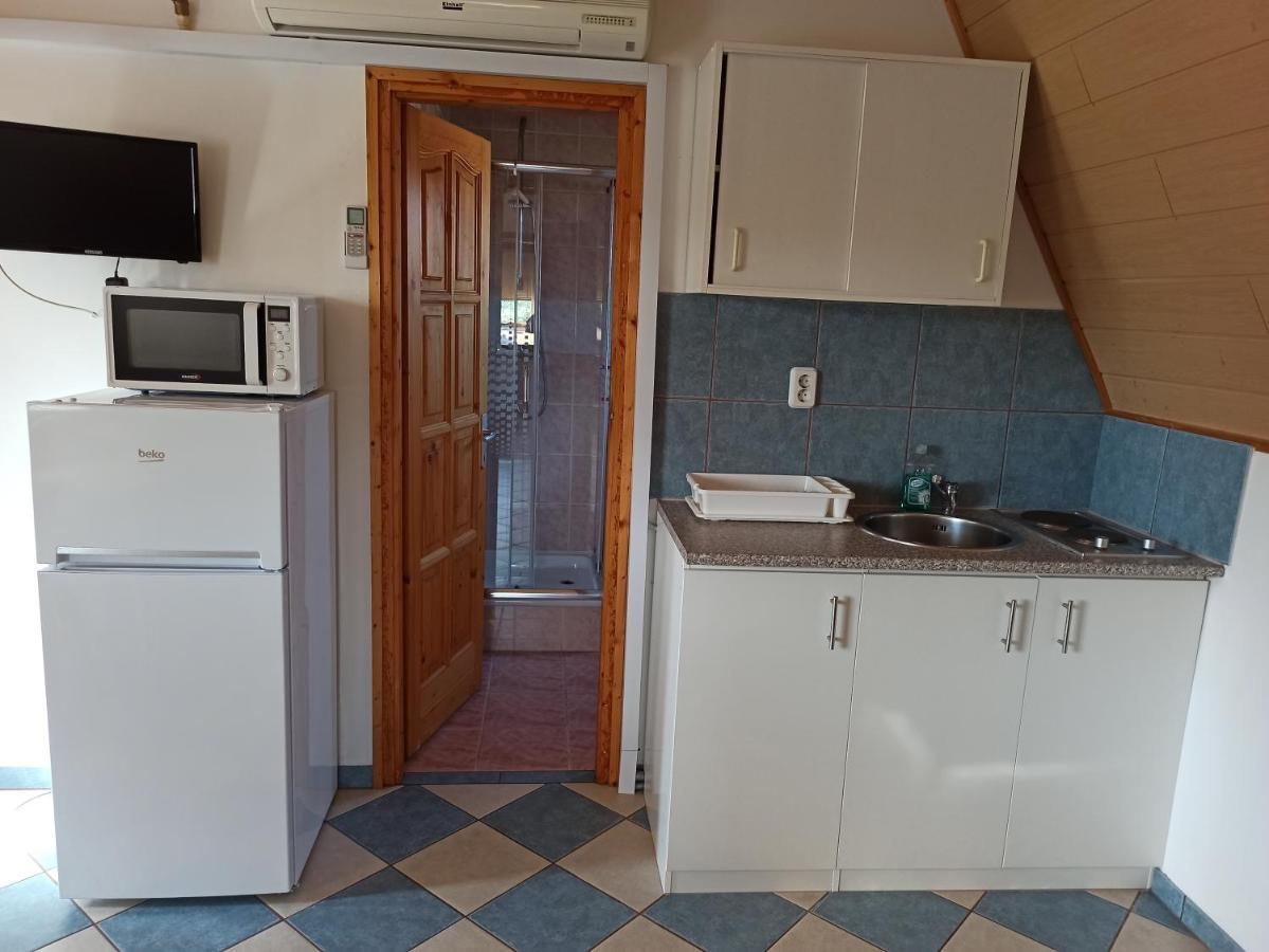 Aniko Apartmanhaz Balatonfoldvar Bagian luar foto
