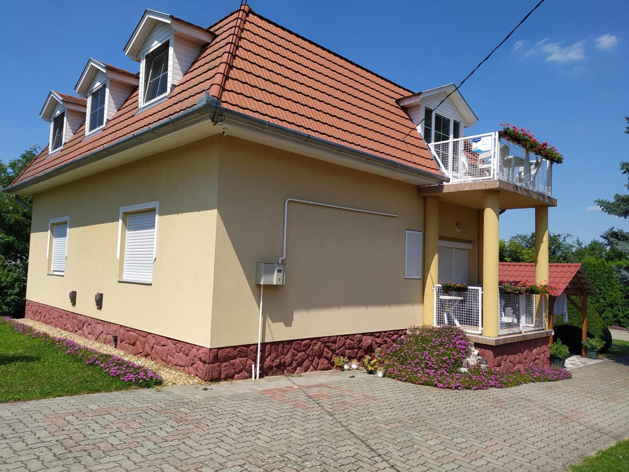 Aniko Apartmanhaz Balatonfoldvar Bagian luar foto
