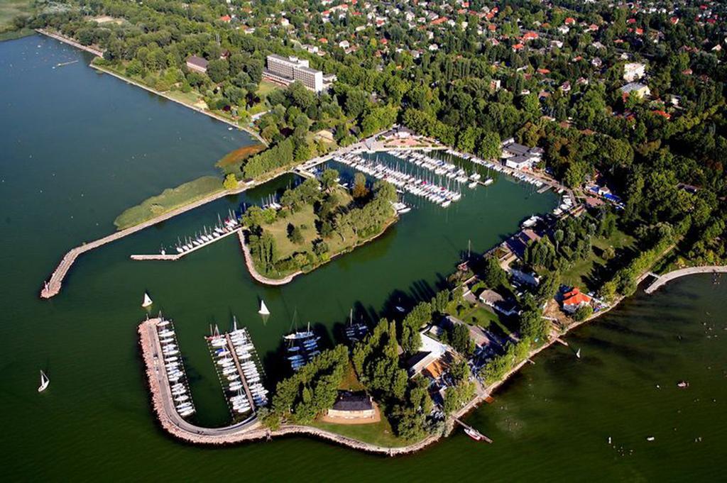 Aniko Apartmanhaz Balatonfoldvar Bagian luar foto