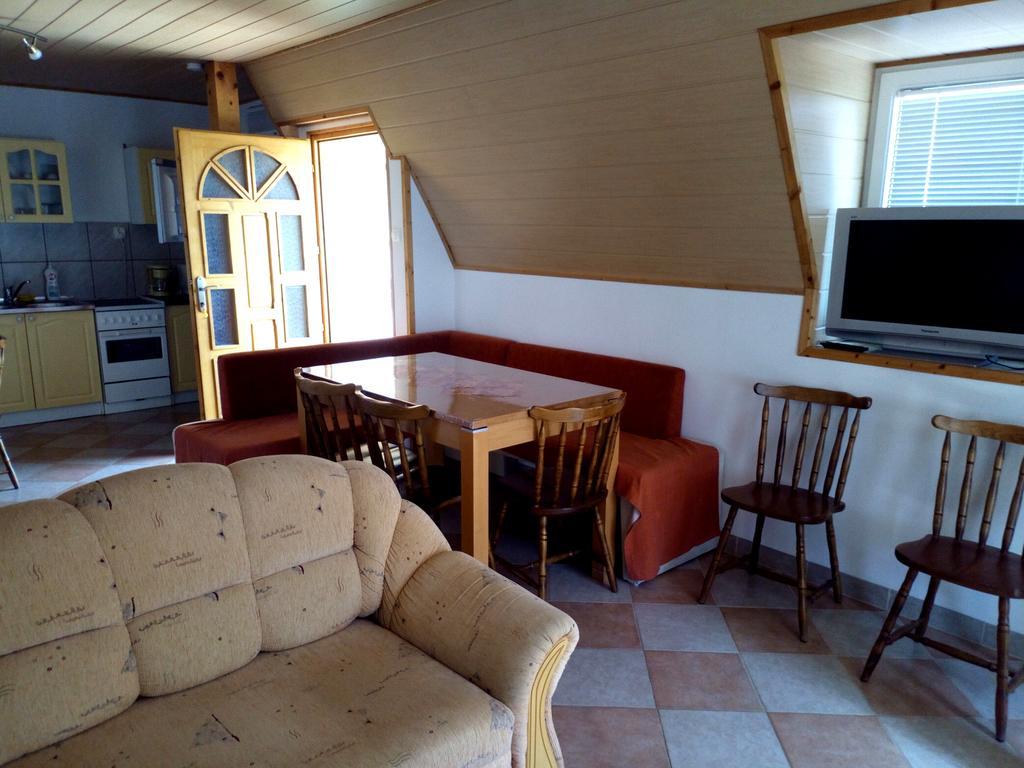 Aniko Apartmanhaz Balatonfoldvar Bagian luar foto
