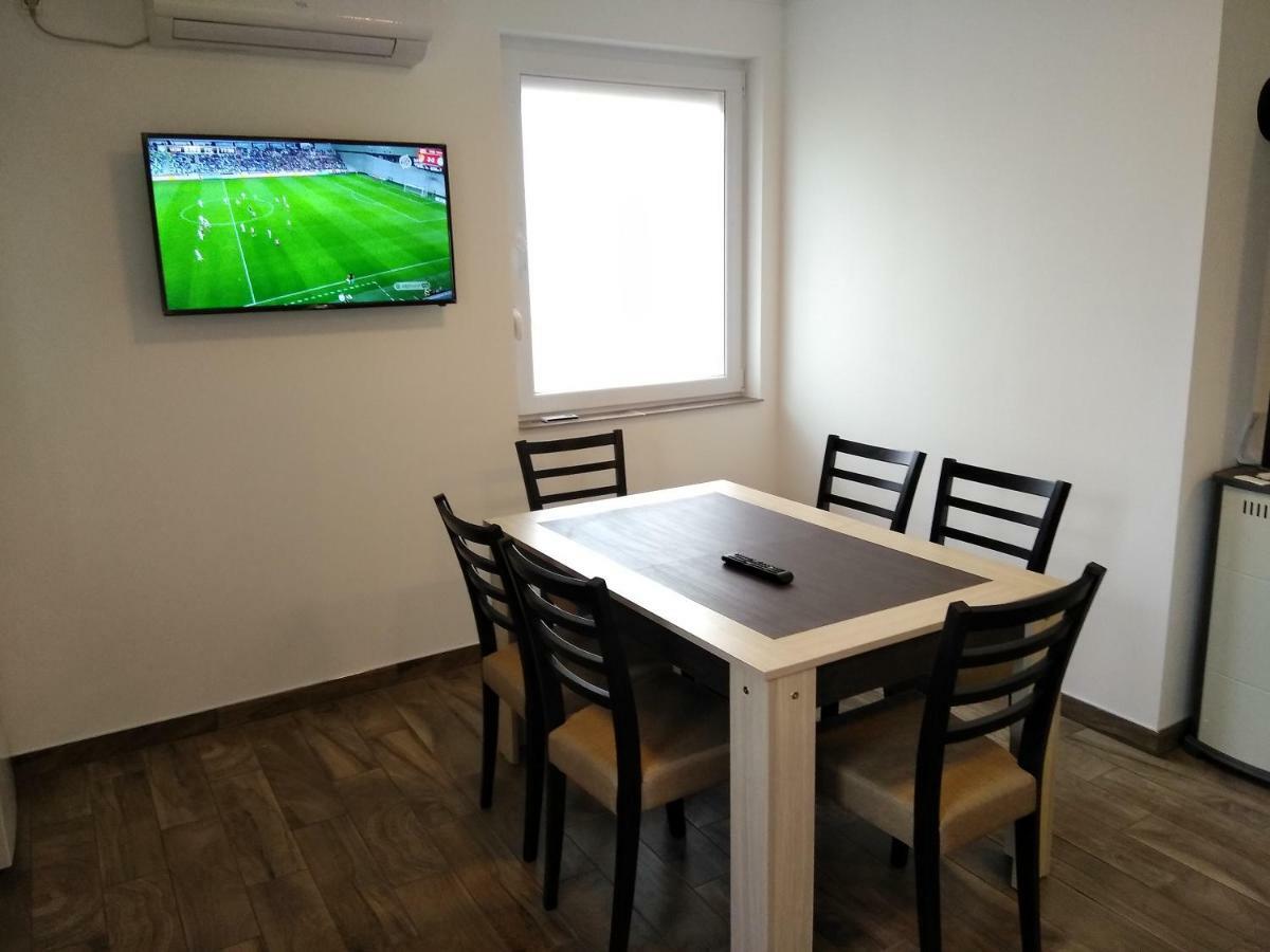 Aniko Apartmanhaz Balatonfoldvar Bagian luar foto